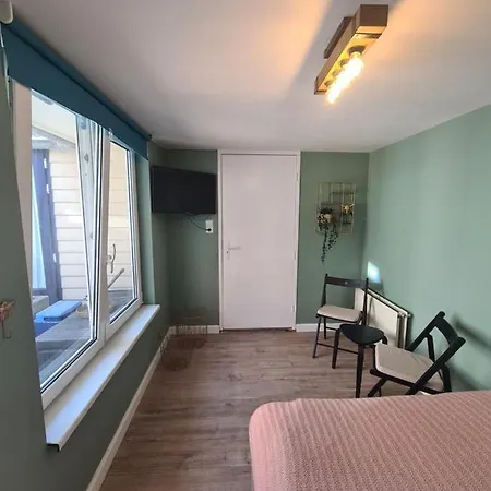 Penzion Evy's Garden House 3*